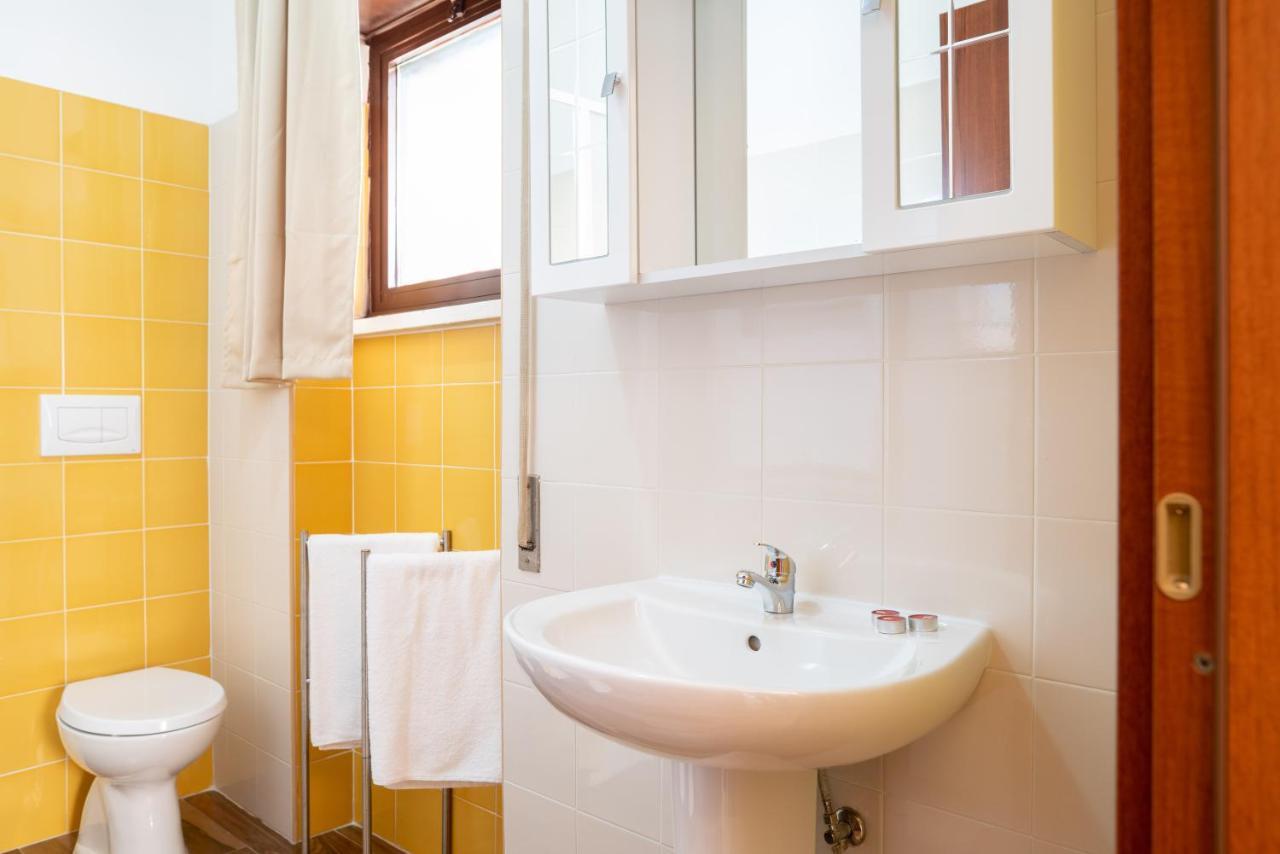 Myricae Rooms Affittacamere No Late Arrival Φιουμιτσίνο Εξωτερικό φωτογραφία